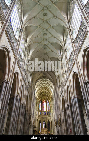 Intérieur de la Cathédrale St Vitus à Prague Banque D'Images