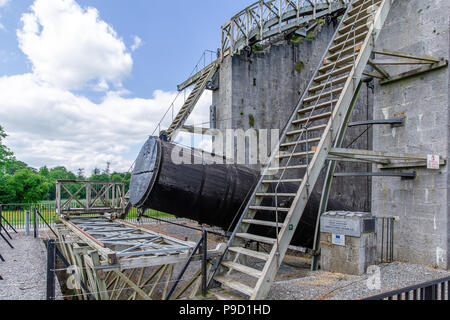 Le plus grand du monde en son temps le grand télescope sur Château de Birr laisser à la découverte de la nature de certaines galaxies spirales. Banque D'Images