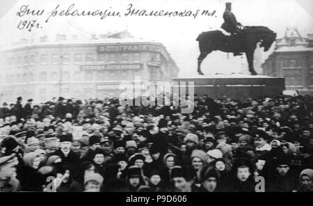 Révolution de février sur Znamenskaya Square à Petrograd. Musée : Musée d'état de l'histoire politique de la Russie, Saint-Pétersbourg. Banque D'Images