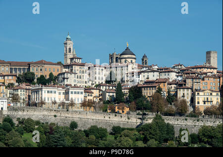 Italie,Lombardie,Bergamo,voir de Città Alta de Torre dei Caduti Banque D'Images