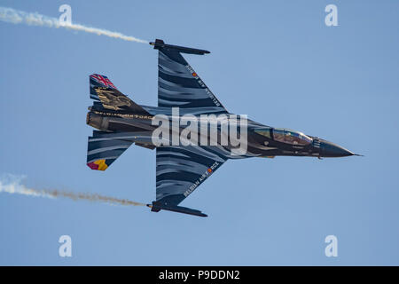Belgian Air Force F-16 En vedette L'affichage d'un nouveau schéma de peinture et l'ajout d'un Union Jack sur l'empennage pour RAF Yeovilton à 100 jours de l'air 7/7/18. Banque D'Images