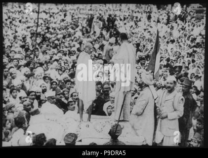 Mohandas Gandhi avec Abdul Ghaffar Khan à Peshawar. Musée : collection privée. Banque D'Images