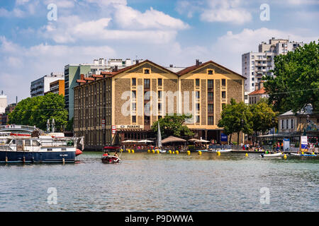 Les Grands Moulins de pantin à la pointe nord-est du bassin de la Villette à Paris, France Banque D'Images