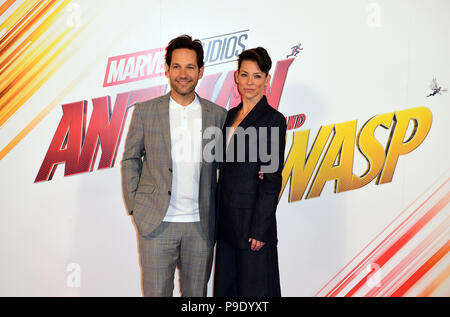 Paul Rudd (à gauche) et Evangeline Lilly participant à un photocall pour Ant-Man, Wasp et la tenue au Corinthia Hotel, Londres. Banque D'Images