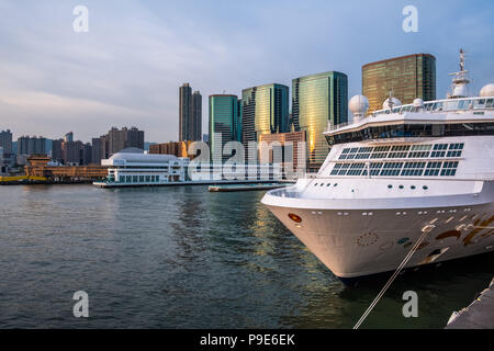 Terminal de l'océan, le port de Victoria, Hong Kong - Juillet 11, 2018 : Ocean Terminal est un terminal de croisière et du centre commercial situé sur Canton Road en STI Banque D'Images