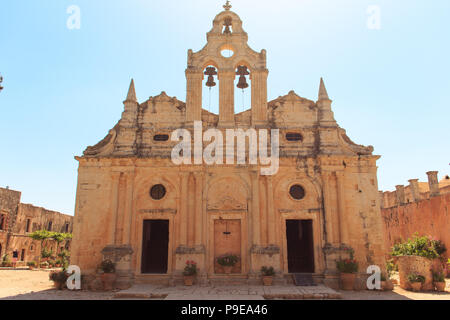 Vue avant du monastère d'Arkadi, Arkadi, Crète, Grèce, Europe Banque D'Images