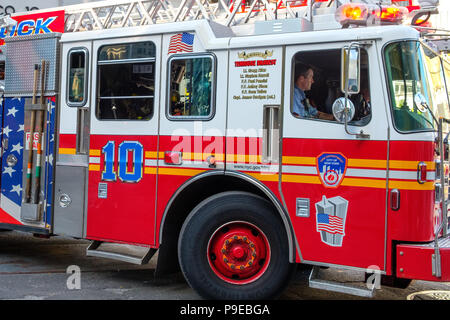 Camion de pompiers de New York FDNY Engine Company 10, première intervention au cours de la station 911 Banque D'Images