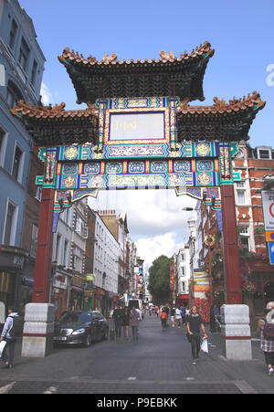 Chinatown gate à Wardour Street London Banque D'Images