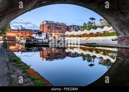 Voir l'encadré de la Villa Royale bol et Basin canal à Manchester, UK Banque D'Images