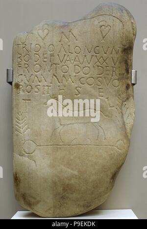 Vadinian Tridio de tombstone Alonge, 2ème-3ème siècles. Epitaph inscription en langue latine, dans la partie inférieure, un cheval sur un chariot funéraire. Quartzite. À partir de la Remolina, Espagne. Musée de León, Castille et Leon, Espagne. Banque D'Images