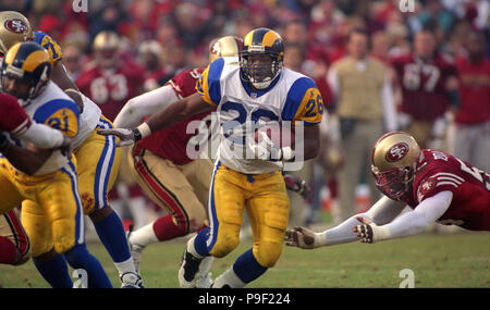 San Francisco, Californie, USA. Dec 27, 1998. San Francisco 49ers vs St Louis Rams à Candlestick Park Dimanche, 27 décembre 1998. 49ers beat Rams 38-19. Saint Louis Rams Juin running back Crédit : Henley Al Golub/ZUMA/Alamy Fil Live News Banque D'Images