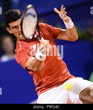 Umag, Croatie. 17 juillet, 2018. Franko Skugor de Croatie hits un retour contre Marco Trungelliti de l'Argentine au cours de la première série de 2018 Plava laguna ATP tennis Umag Croatie tournamet à Umag, Croatie, le 17 juillet 2018. Marco Trungelliti a gagné 2-0. Credit : Marko Prpic/Xinhua/Alamy Live News Banque D'Images