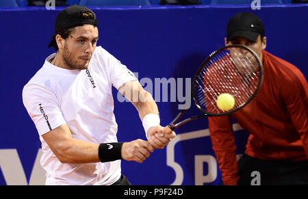 Umag, Croatie. 17 juillet, 2018. Marco Trungelliti hits de l'Argentine un retour contre Franko Skugor de Croatie au cours de la première série de 2018 Plava laguna ATP tennis Umag Croatie tournamet à Umag, Croatie, le 17 juillet 2018. Marco Trungelliti a gagné 2-0. Credit : Marko Prpic/Xinhua/Alamy Live News Banque D'Images