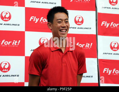 Tokyo, Japon. 17 juillet, 2018. Joueur de tennis professionnel japonais Kei Nishikori sourit en et les enfants ont un événement sportif d'abiliting test, parrainé par Japan Airlines (JAL) 'Fly pour elle ! JAL prochaine projet' à Tokyo le Mardi, Juillet 17, 2018. Credit : Yoshio Tsunoda/AFLO/Alamy Live News Banque D'Images