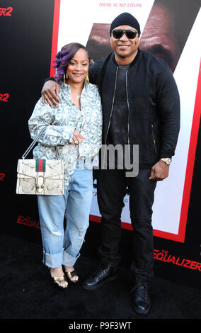 Los Angeles, Californie, USA. 17 juillet, 2018. Simone Smith et le rappeur/acteur LL Cool J'assister à Colombie-britannique Photo's World Premiere de '2' de l'Égaliseur au théâtre chinois de Grauman le 17 juillet 2018 à Hollywood, Californie. Photo de Barry King/Alamy Live News Banque D'Images