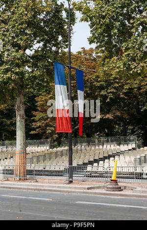 Paris, France. 16 juillet, 2018. Vue des Champs Elysées avant les partisans commencent à venir. Le samedi 15 août, la France battu la Croatie sur le score de 4-2, devenir le champion de la coupe du monde pour la deuxième fois dans l'histoire. Credit : Joao Bolan SOPA/Images/ZUMA/Alamy Fil Live News Banque D'Images