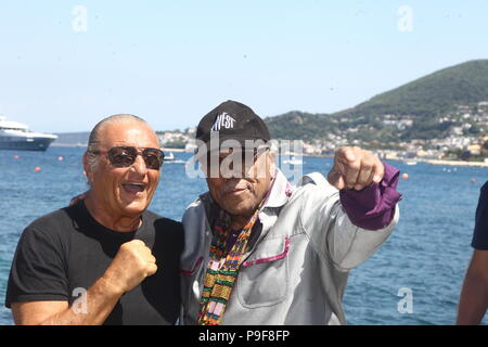 Ischia, Italie. 18 juillet 2018. Ischia, Global Film & Music Fest 2018. L'arrivée de Quincy Jones s'est félicité par Tony Renis indépendant : Crédit Photo Agency Srl/Alamy Live News Banque D'Images