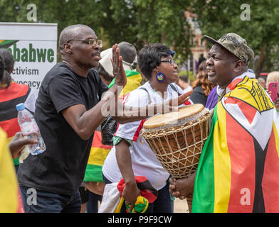 18 juillet 2018 Londres Royaume-uni zimbabwéens de protestation devant la Chambre des communes contre les expulsions forcées au Zimbabwe d'immigrants illégaux Ian Crédit DavidsonAlamy Live News Banque D'Images