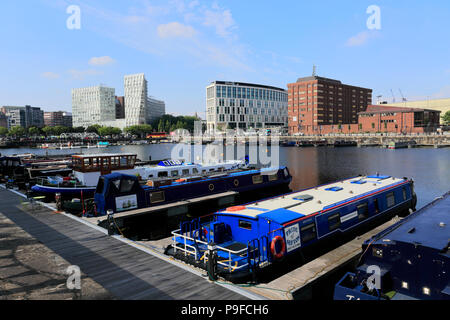 Vue sur Salthouse Dock, Royal Albert Dock, George's Parade, Pier Head, UNESCO World Heritage Site, Liverpool, Merseyside, England, UK Banque D'Images