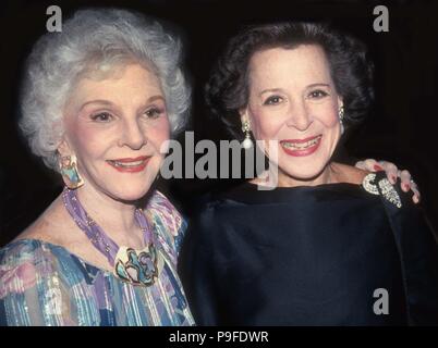 Marie Martin et Kitty Carlisle Hart 1984 Photo par Adam Scull/PHOTOlink/MediaPunch Banque D'Images