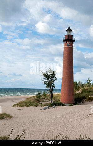 Le phare de la pointe de sable peu à Pentwater Michigan sur le lac Michigan. Situé dans le Silver Lake State Park. Banque D'Images