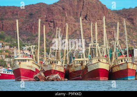 Rapport du port de pêche de Guaymas Sonora. Reportaje del Puerto pesquero de Guaymas Sonora. Banque D'Images