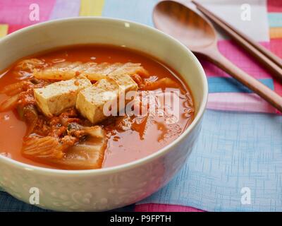 La nourriture coréenne ragoût de kimchi, Kimchi jjigae Banque D'Images