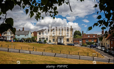 Maisons autour de la Green à Marlborough, Wiltshire, Royaume-Uni prises le 17 juillet 2018 Banque D'Images