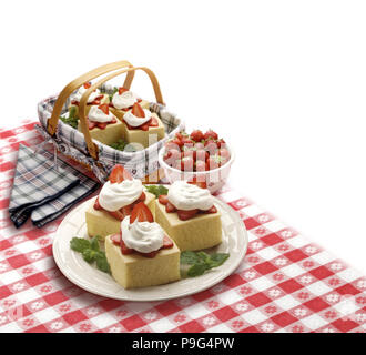 Gâteau garni de fraises Banque D'Images