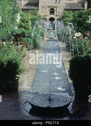 Alhambra, COUR DE LE CANAL PRINCIPAL (DÁR AL-MAMLAKA AL-SA'IDA). Emplacement : Alhambra, Generalife à Grenade, ESPAGNE. Banque D'Images