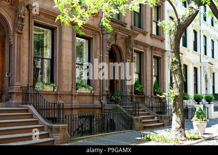 Brooklyn, NY, Brooklyb Heights, États-Unis d'Amérique. À la recherche jusqu'à tElegant Brownstone Townhouses. Banque D'Images