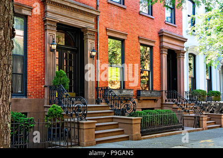 Brooklyn, NY, Brooklyb Heights, États-Unis d'Amérique. À la recherche jusqu'à tElegant Brownstone Townhouses. Banque D'Images