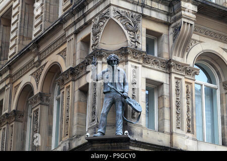 Statue de John Lennon sur la dure journée de Nuit Hotel, Liverpool, Merseyside, England, UK Banque D'Images