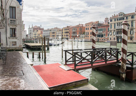 L'Europe, Italie, Vénétie, Venise. La plate-forme d'entrée à Sina Palazzo Sant'Angelo à l'hôtel Grand Canal (Canale Grande) à Venise. Belle vue. Banque D'Images