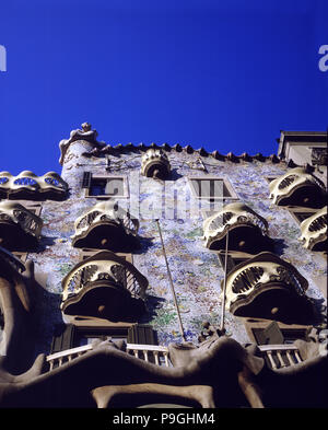 Détail de la façade de la Casa Batllo (1904 - 1907), conçu par Antoni Gaudí i Cornet (1852 - 1926). Banque D'Images