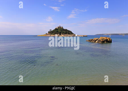 St Michael's Mount à marée haute dans la région de Mount's Bay, près de Penzance, Cornwall Marazion, England, UK. Banque D'Images