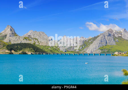Riano, réservoir Riaño, Leon, Castille et Leon, Espagne Banque D'Images
