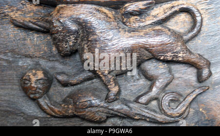 Ancienne Sculpture en bois sur un banc d'église Banque D'Images