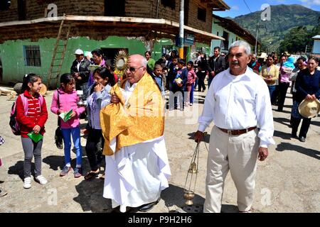 Corpus Christi jour - Messe en SAPALACHE Huaringas Las ' ' - HUANCABAMBA.. .Département de Piura au Pérou Banque D'Images