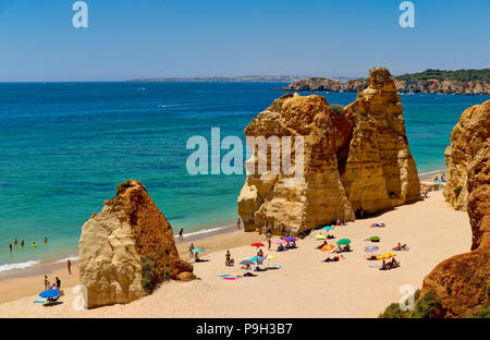 Rock formations sur Praia da Rocha, Algarve, Portugal Banque D'Images