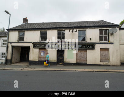 Le chemin de fer pub à Liskeard, Cornwall, fermés et barricadés. Angleterre, Royaume-Uni Banque D'Images