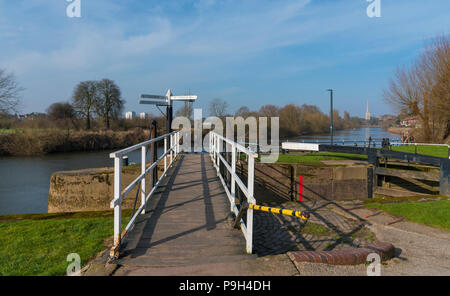 Henwick Junction. Lorsque le canal répond à la rivière Severn, Worcester, England, Europe Banque D'Images