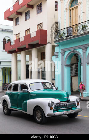 Voiture américaine classique utilisé comme taxi, connu localement comme almendrones, La Havane, Cuba. Banque D'Images