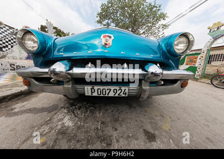 Voiture américaine classique utilisé comme taxi, connu localement comme almendrones, La Havane, Cuba. Banque D'Images