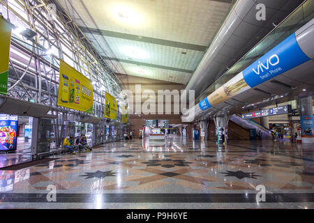 Vue de l'intérieur de KL Sentral, le plus grand centre de transport et gare en Malaisie Banque D'Images