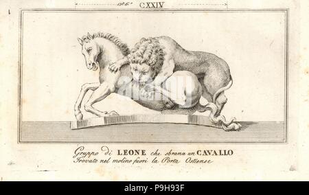 Sculpture d'un lion attaquant un cheval. Trouvé dans un vieux moulin à Porta San Paolo (Porta Ostiensis). La gravure sur cuivre de Pietro Paolo le Montagnani-Mirabili Il Museo Capitolino (le musée du Capitole), Rome, 1820. Banque D'Images