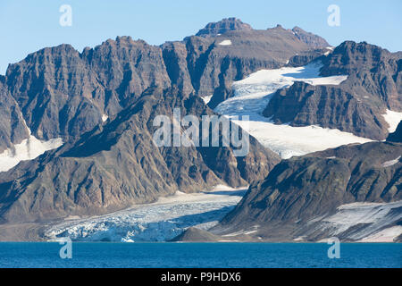 Côte de l'Est du Groenland, avec des glaciers et des icebergs Banque D'Images