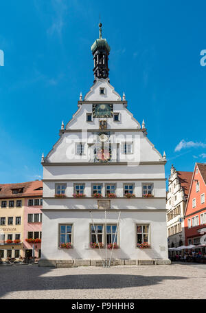 (Ratstrinkstube City Councillors' Tavern) sur la place du marché (Marktplatz) à Rothenburg ob der Tauber, Allemagne Banque D'Images