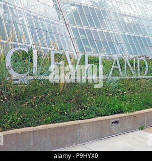 'Cleveland', une partie de l'extérieur Cleveland Botanical Gardens signe devant la grande serre de l'Université Circle, de Cleveland, Ohio. Banque D'Images