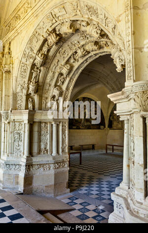 Arch dans le cloître de l'abbaye de Fontefraud art Loire France Banque D'Images